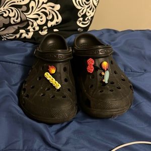 Black crocs barely wore them